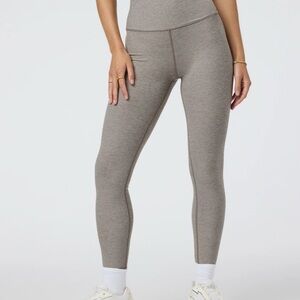 NWT Vuori Gray High-Rise Leggings with Seamless Design